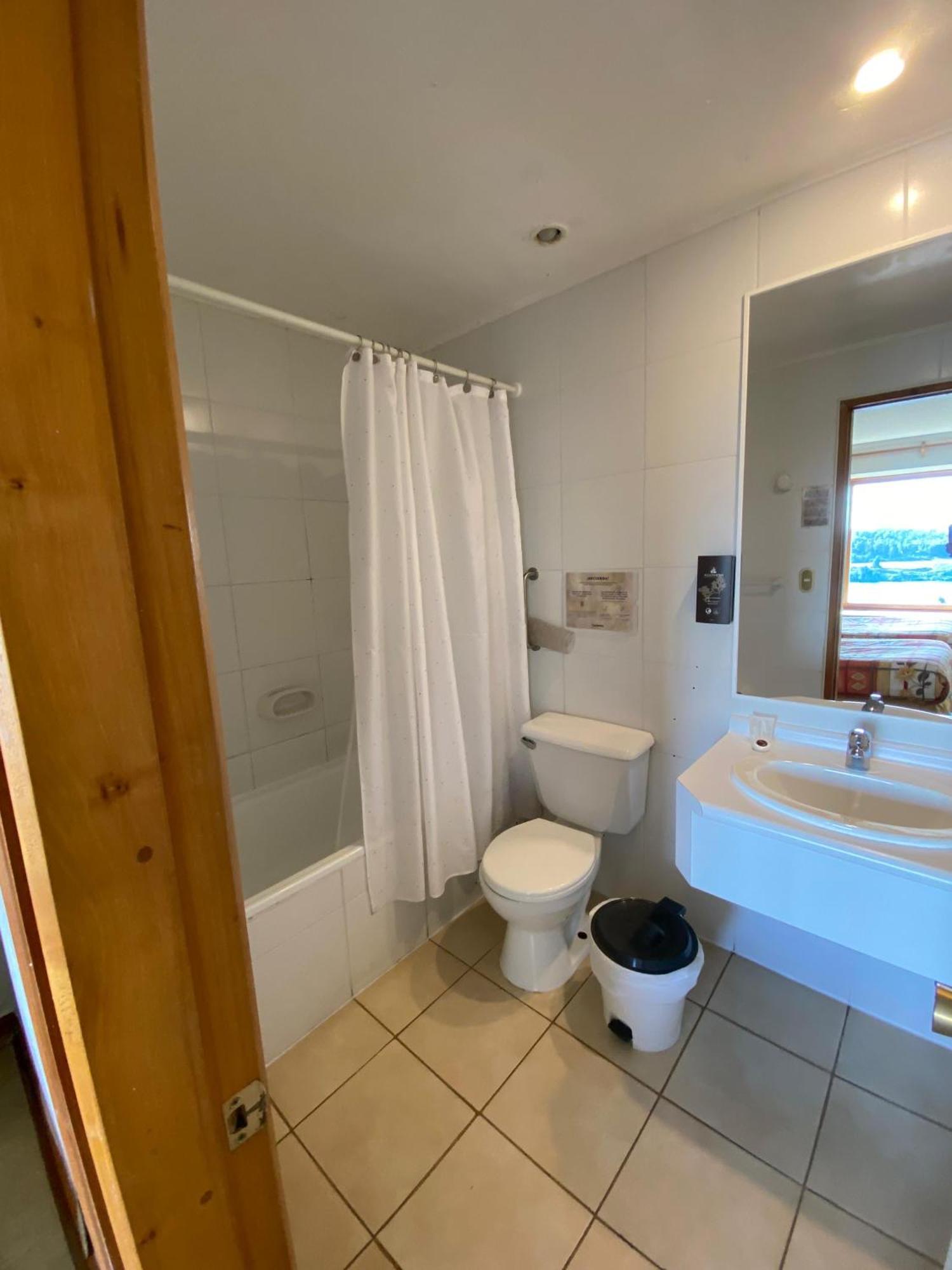 Hotel Y Cabanas Punta Larga - Caja Los Andes フルティジャール エクステリア 写真